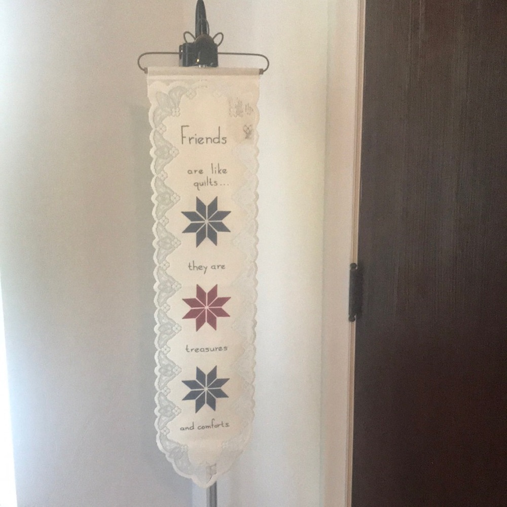 Heritage Lace friends and quilts decoration